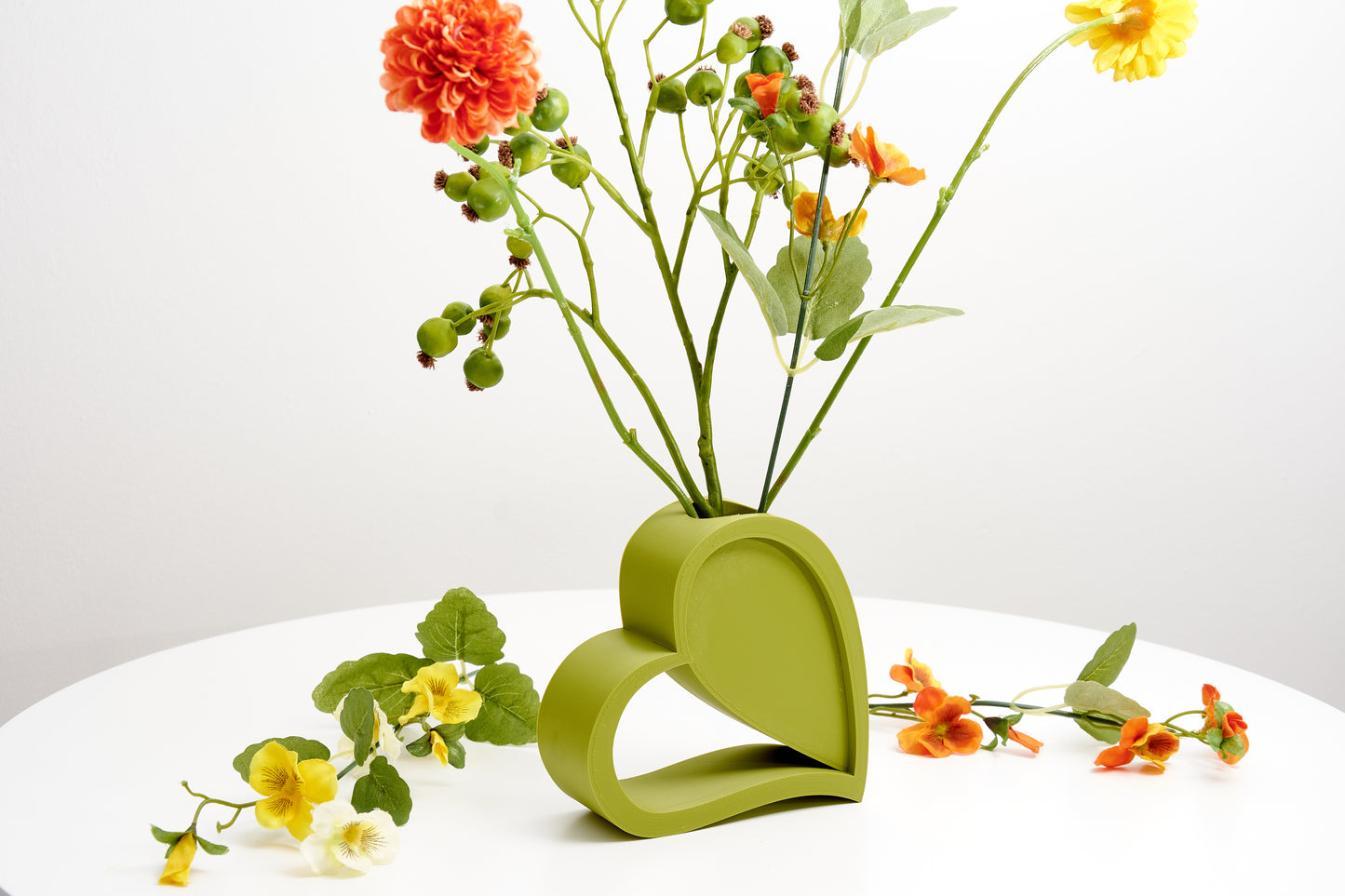 Heart Shaped Vase Pot for Dried Flowers Romantic Love Symbol Decorative flower Vase Home Decor Accent Gift for Plant Lover Symbol of love