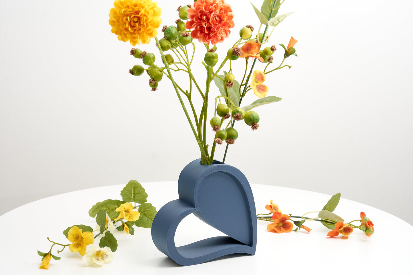 Heart Shaped Vase Pot for Dried Flowers Romantic Love Symbol Decorative flower Vase Home Decor Accent Gift for Plant Lover Symbol of love