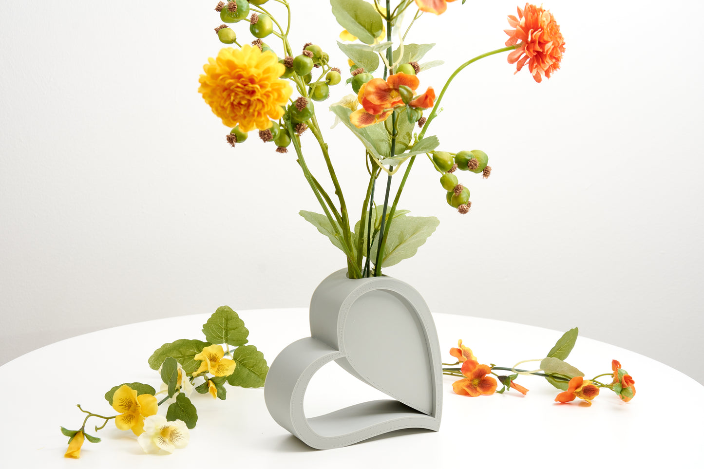 Heart Shaped Vase Pot for Dried Flowers Romantic Love Symbol Decorative flower Vase Home Decor Accent Gift for Plant Lover Symbol of love