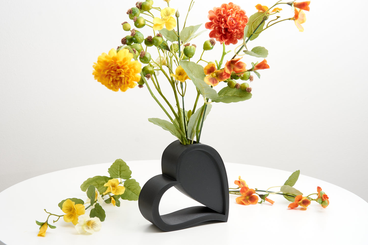 Heart Shaped Vase Pot for Dried Flowers Romantic Love Symbol Decorative flower Vase Home Decor Accent Gift for Plant Lover Symbol of love