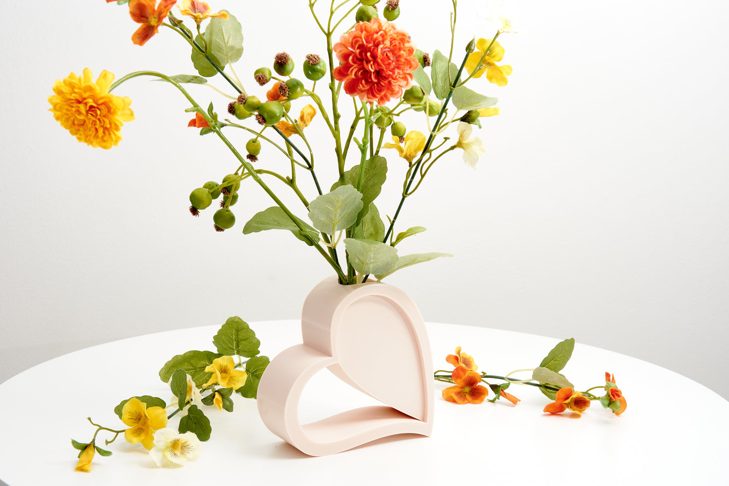 Heart Shaped Vase Pot for Dried Flowers Romantic Love Symbol Decorative flower Vase Home Decor Accent Gift for Plant Lover Symbol of love