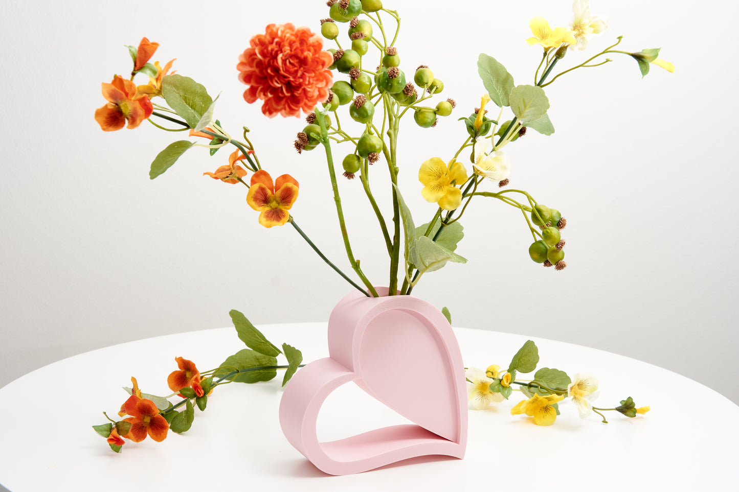Heart Shaped Vase Pot for Dried Flowers Romantic Love Symbol Decorative flower Vase Home Decor Accent Gift for Plant Lover Symbol of love