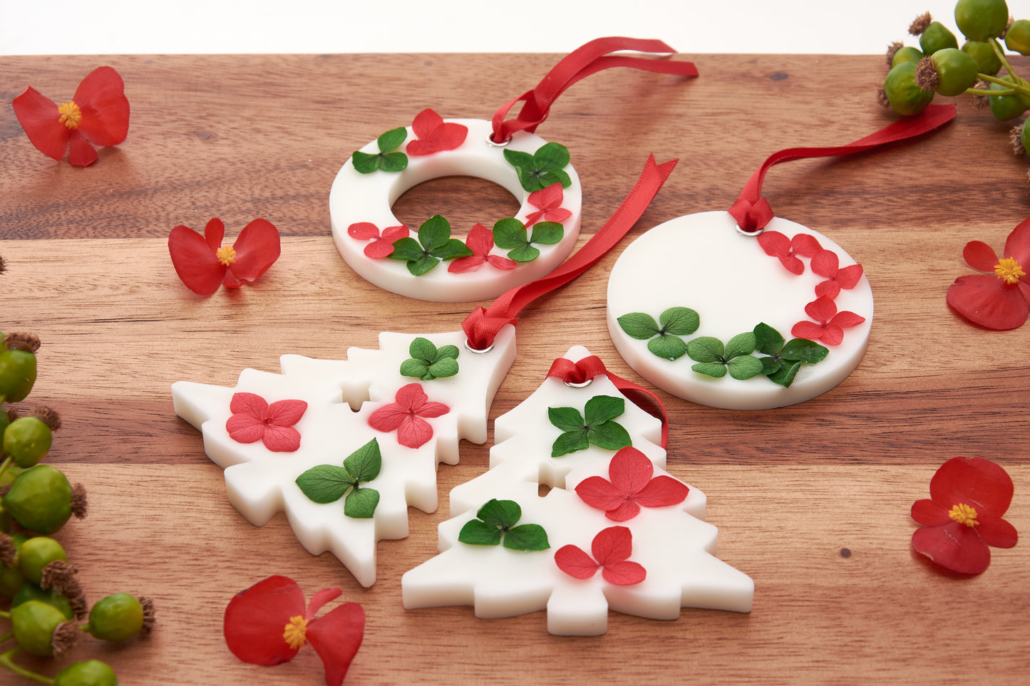 Hanging Soy Wax Sachets – Scented  Aroma Tablet – Wardrobe Fresheners – Festive Wax Ornaments ( Set of 2/4 in Box)