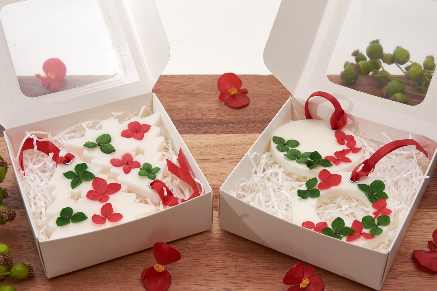 Hanging Soy Wax Sachets – Scented  Aroma Tablet – Wardrobe Fresheners – Festive Wax Ornaments ( Set of 2/4 in Box)