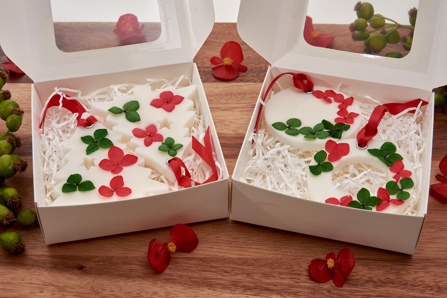 Hanging Soy Wax Sachets – Scented  Aroma Tablet – Wardrobe Fresheners – Festive Wax Ornaments ( Set of 2/4 in Box)