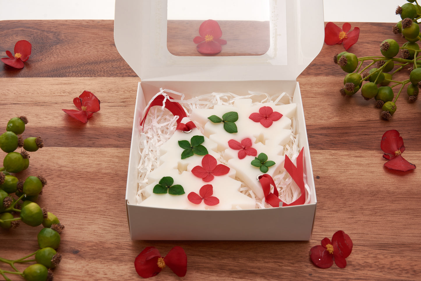 Hanging Soy Wax Sachets – Scented  Aroma Tablet – Wardrobe Fresheners – Festive Wax Ornaments ( Set of 2/4 in Box)