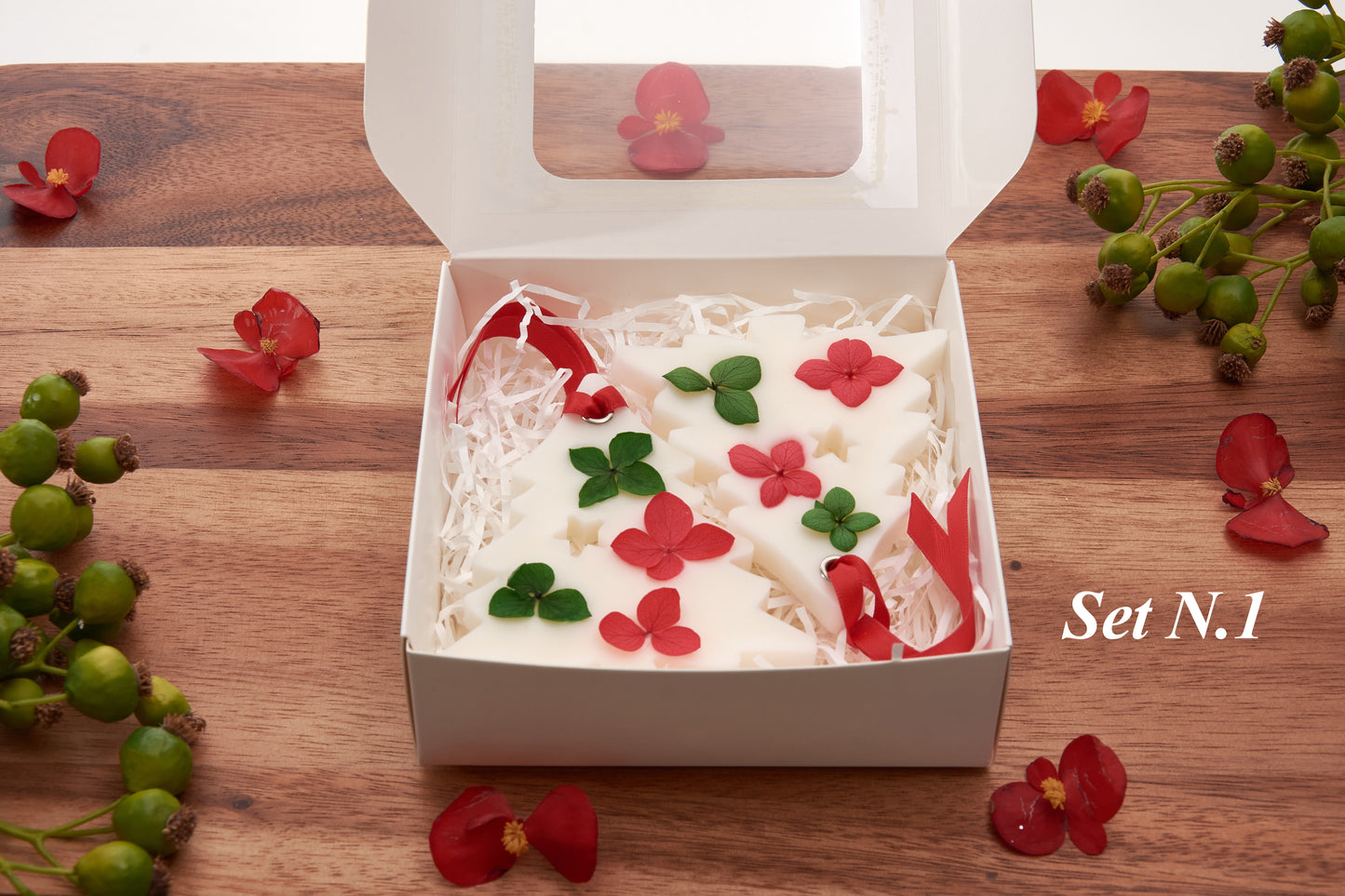 Hanging Soy Wax Sachets – Scented  Aroma Tablet – Wardrobe Fresheners – Festive Wax Ornaments ( Set of 2/4 in Box)