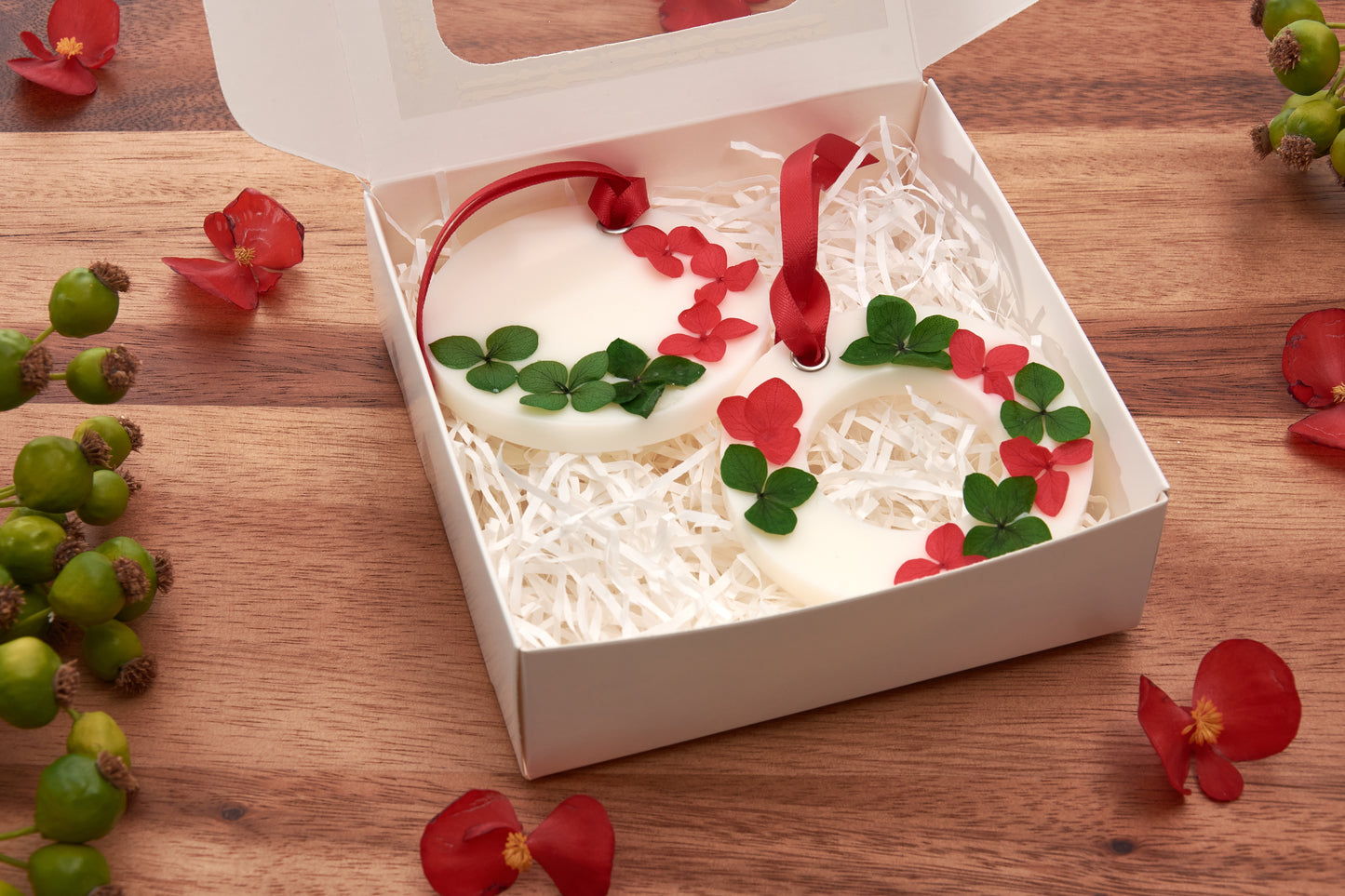 Hanging Soy Wax Sachets – Scented  Aroma Tablet – Wardrobe Fresheners – Festive Wax Ornaments ( Set of 2/4 in Box)