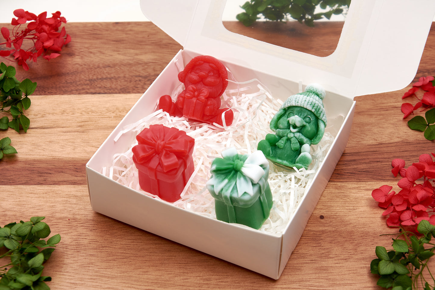 Christmas Scented Soap Favor: Mini Holiday Soaps – Stocking Fillers – Gift for Guests (Set of 4)