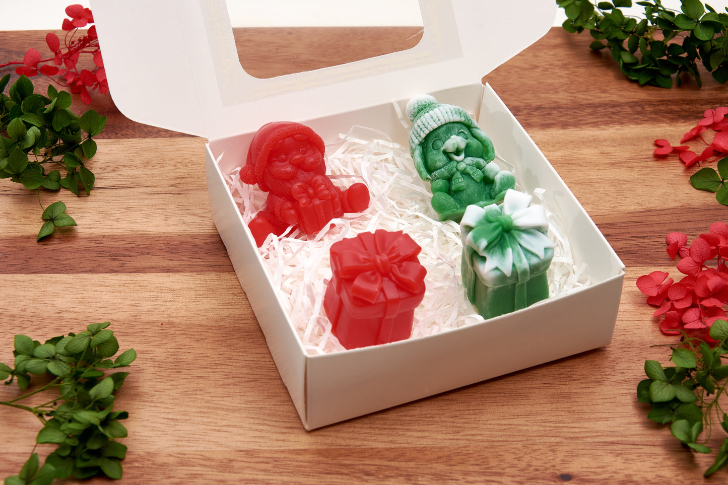 Christmas Scented Soap Favor: Mini Holiday Soaps – Stocking Fillers – Gift for Guests (Set of 4)