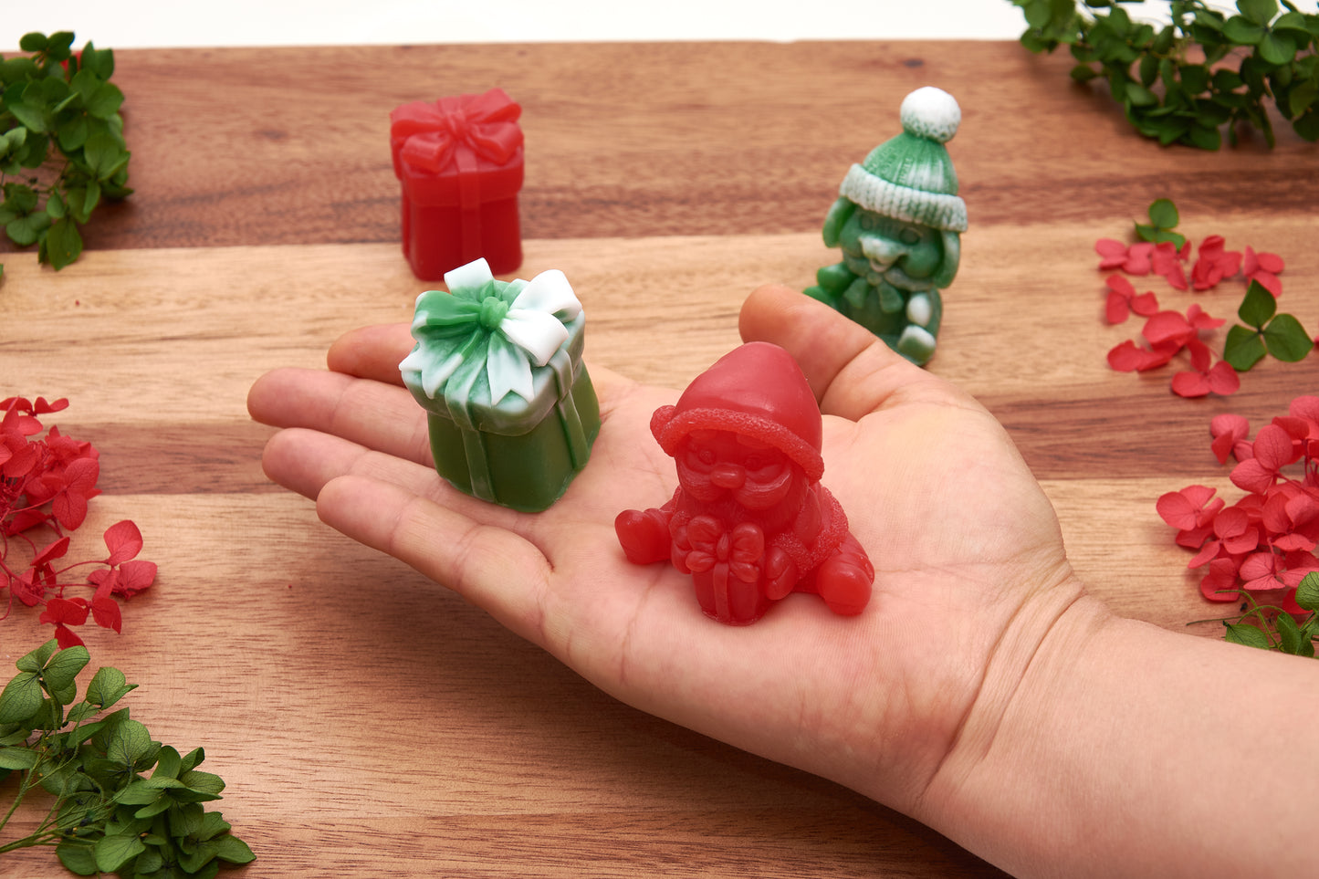 Christmas Scented Soap Favor: Mini Holiday Soaps – Stocking Fillers – Gift for Guests (Set of 4)