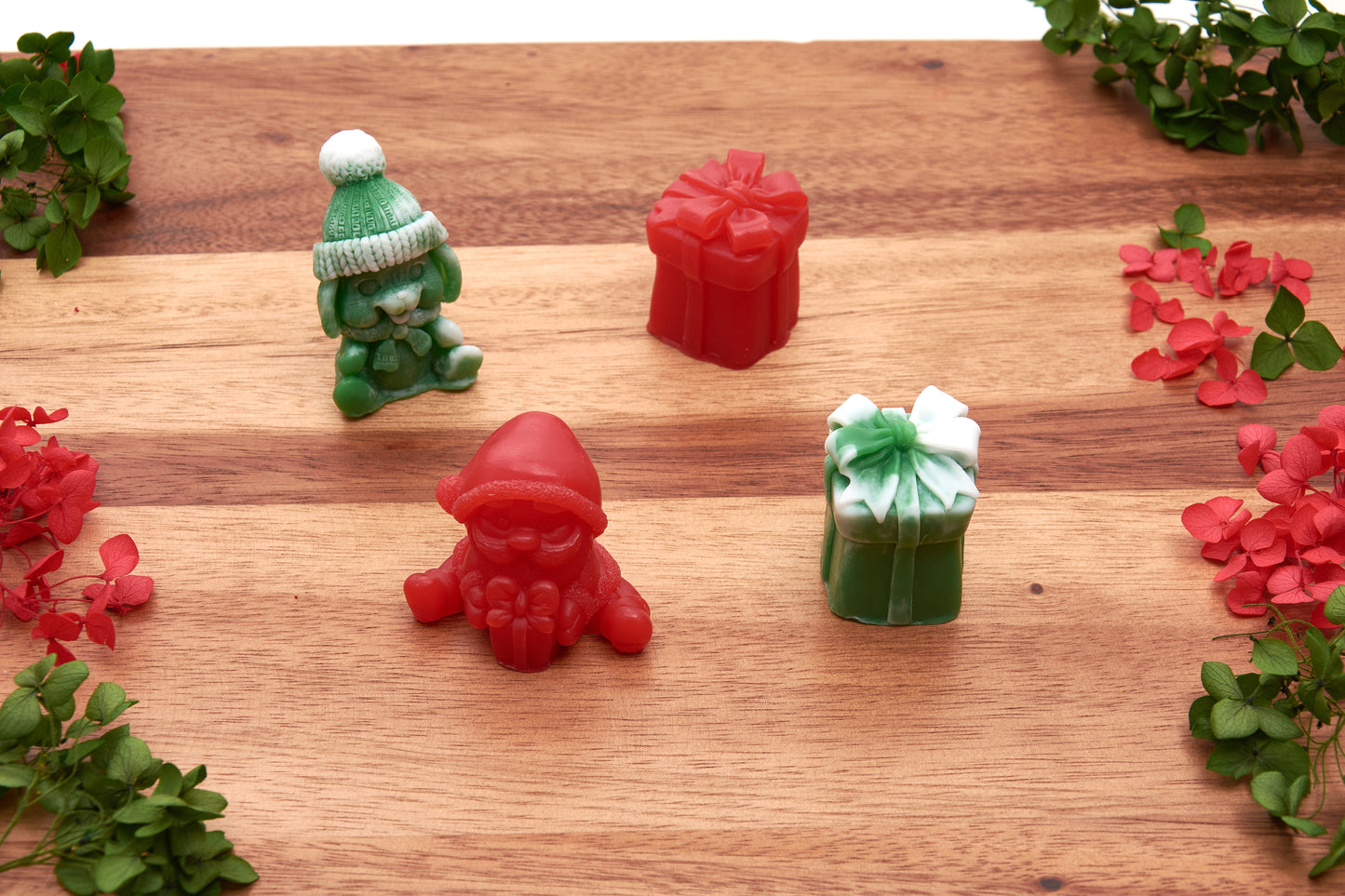 Christmas Scented Soap Favor: Mini Holiday Soaps – Stocking Fillers – Gift for Guests (Set of 4)
