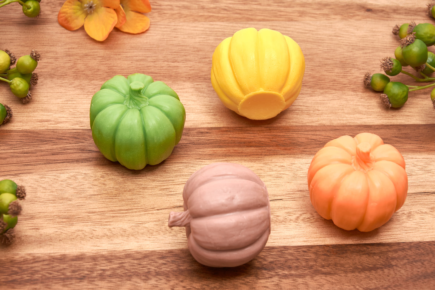 Pumpkin Soaps – Assorted Scents – Halloween and Autumn Gift – 4 Pieces in a Luxury White Box
