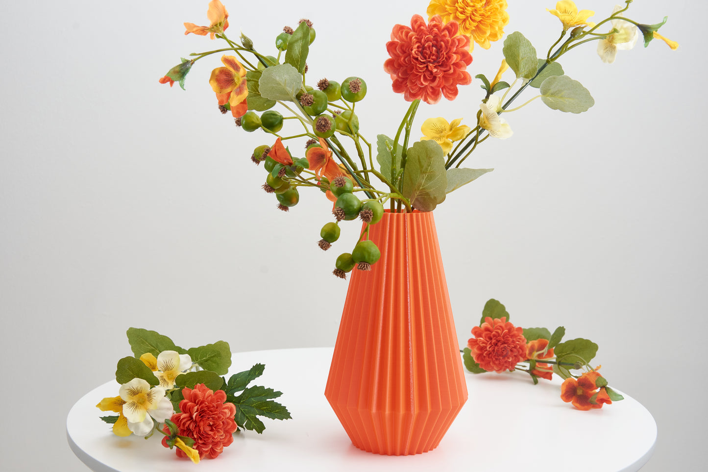 Ribbed decorative vase Perfect for dried flower arrangement Modern shelf ornament Original gift for plant lover Living room decoration