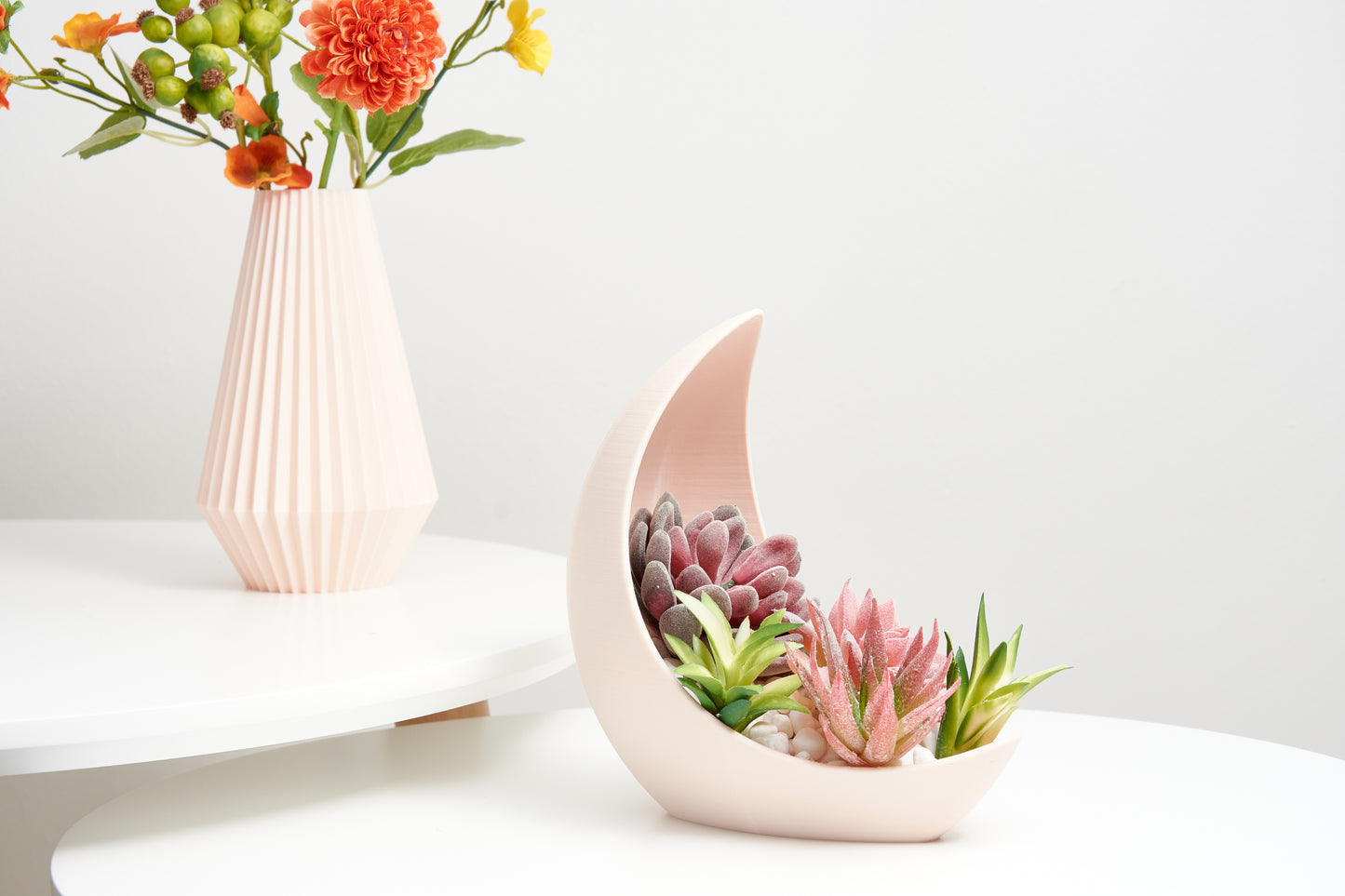 Mystical Moon shaped Planter Celestial Accent for Your Indoor Garden Lunar Beauty Pot Add Cosmic Charm to Your Green Space Magic Gift pot