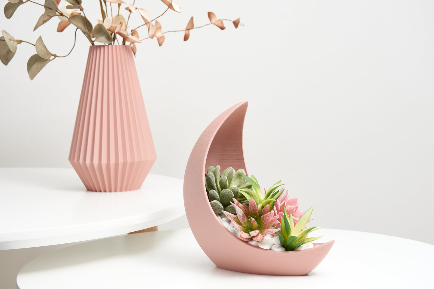 Mystical Moon shaped Planter Celestial Accent for Your Indoor Garden Lunar Beauty Pot Add Cosmic Charm to Your Green Space Magic Gift pot