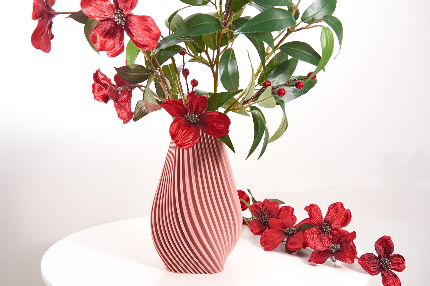 Trendy decorative vase Unique shelf ornament Perfect for dried and artificial flower arrangement Original home decor Gift for flower lovers