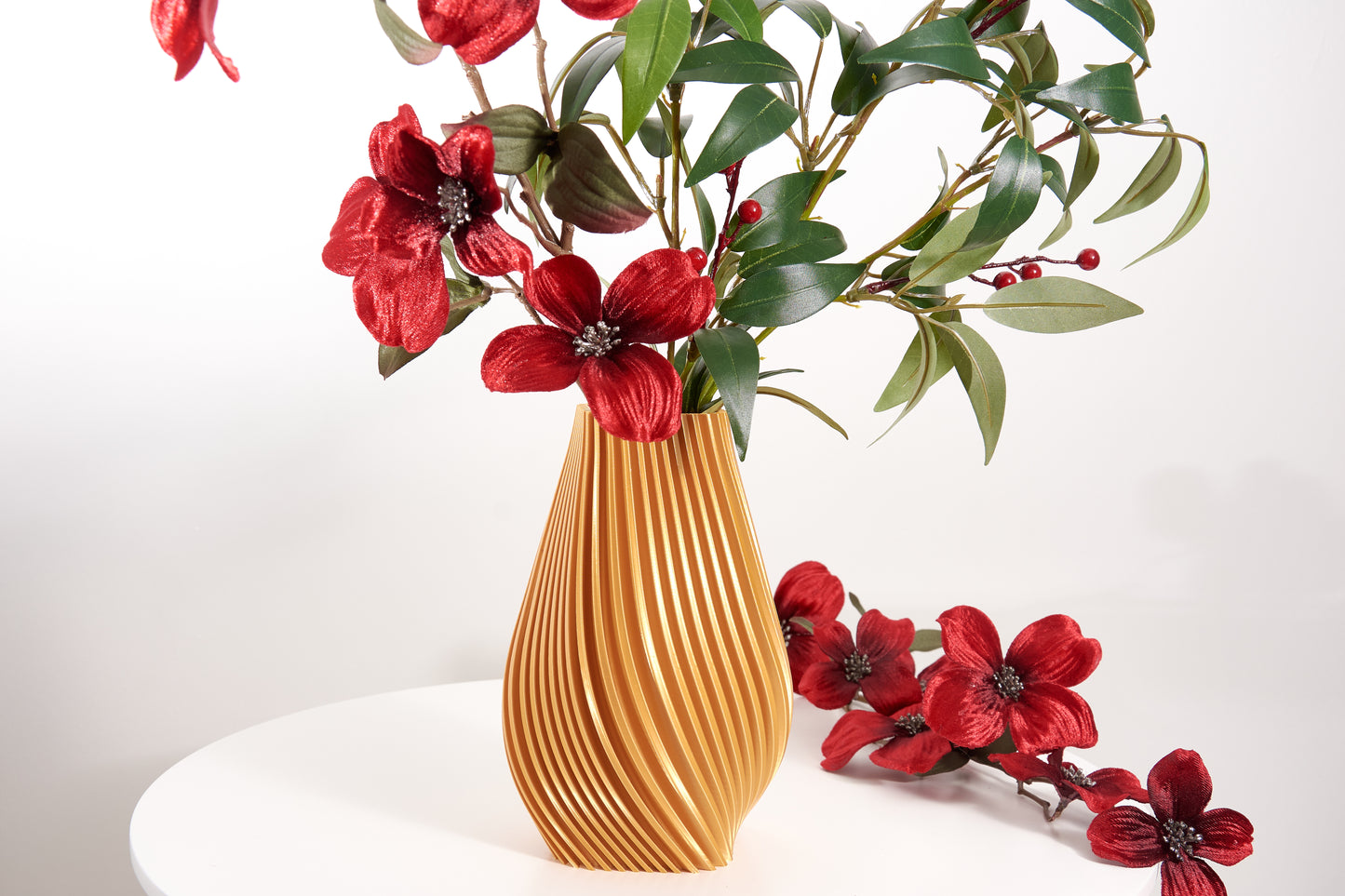 Trendy decorative vase Unique shelf ornament Perfect for dried and artificial flower arrangement Original home decor Gift for flower lovers