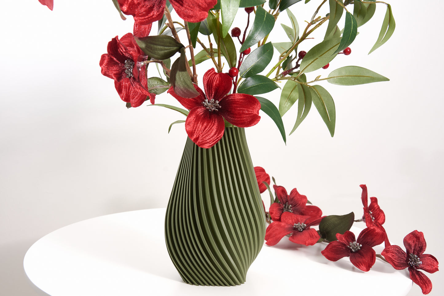 Trendy decorative vase Unique shelf ornament Perfect for dried and artificial flower arrangement Original home decor Gift for flower lovers