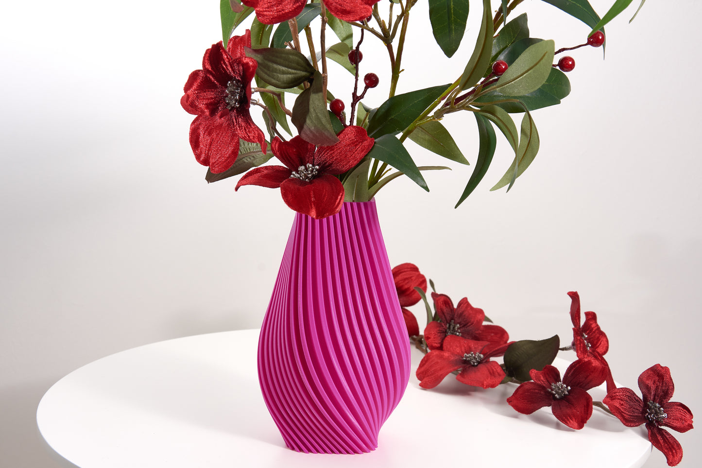 Trendy decorative vase Unique shelf ornament Perfect for dried and artificial flower arrangement Original home decor Gift for flower lovers