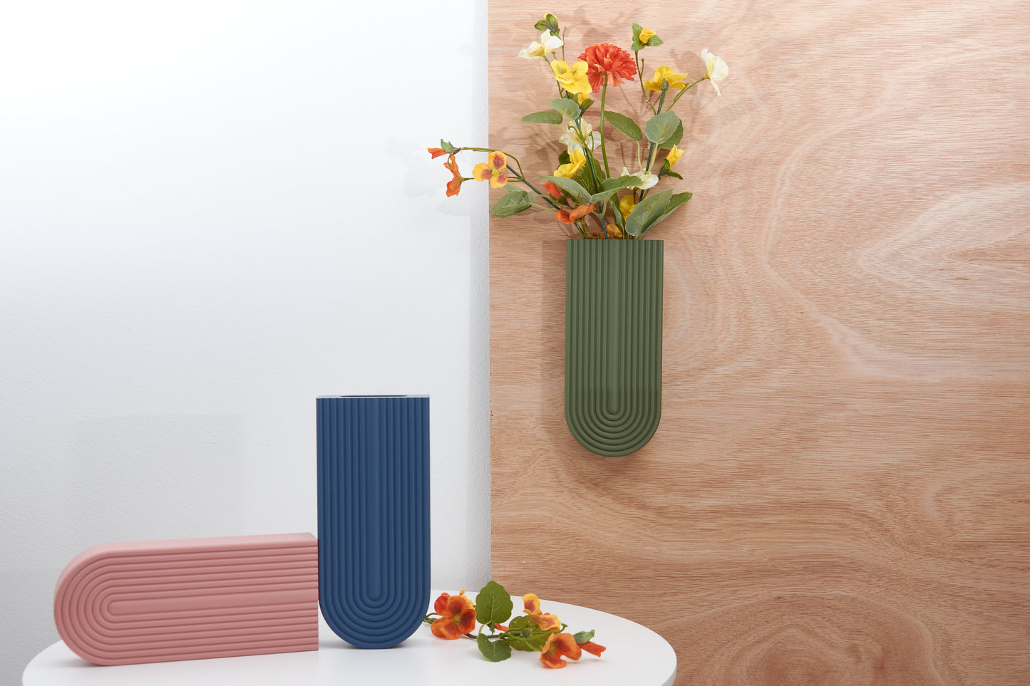 Rainbow Wall-Mounted Vase | Modern Arch Vase | Elegant Home Decor | Arched Hanging Vase |Trendy rainbow Ornament | Ideal for Faux Flower