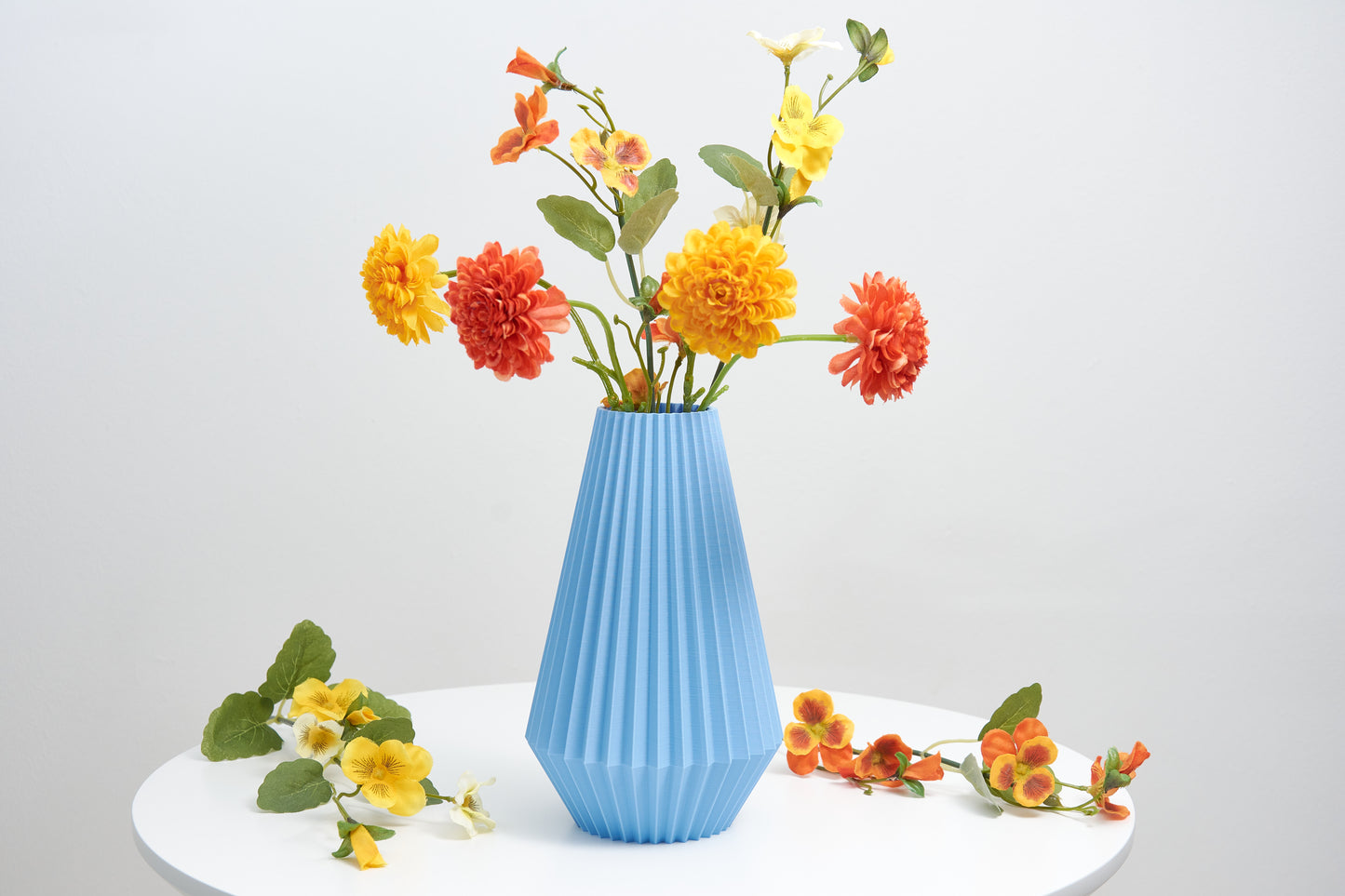 Ribbed decorative vase Perfect for dried flower arrangement Modern shelf ornament Original gift for plant lover Living room decoration