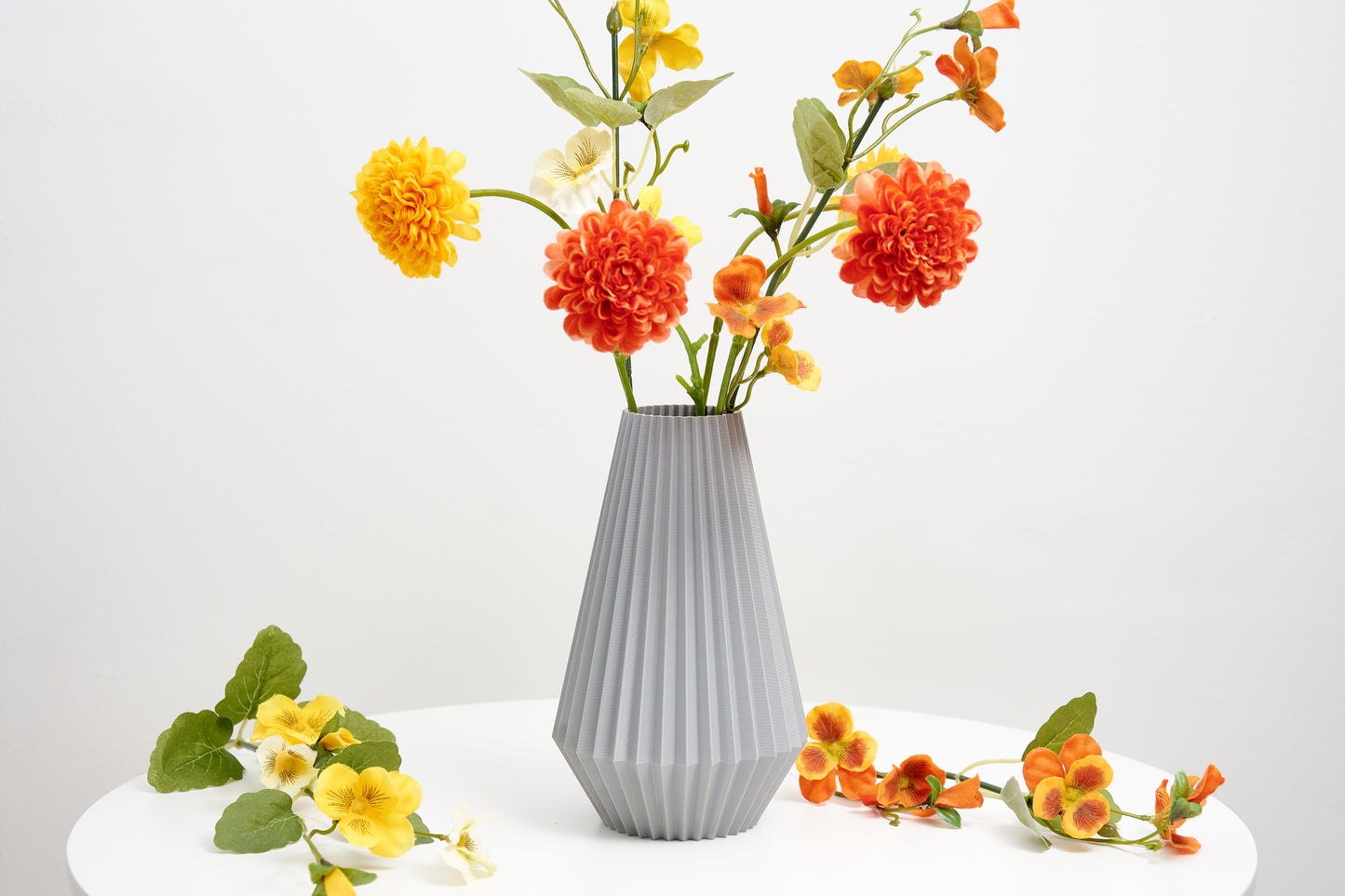 Ribbed decorative vase Perfect for dried flower arrangement Modern shelf ornament Original gift for plant lover Living room decoration