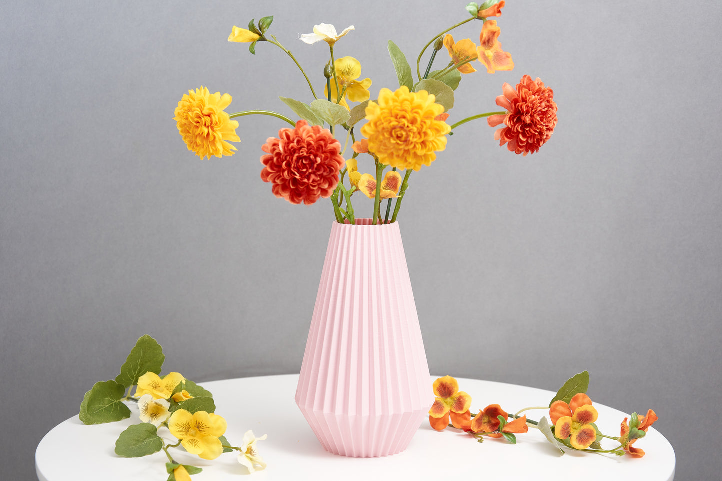 Ribbed decorative vase Perfect for dried flower arrangement Modern shelf ornament Original gift for plant lover Living room decoration
