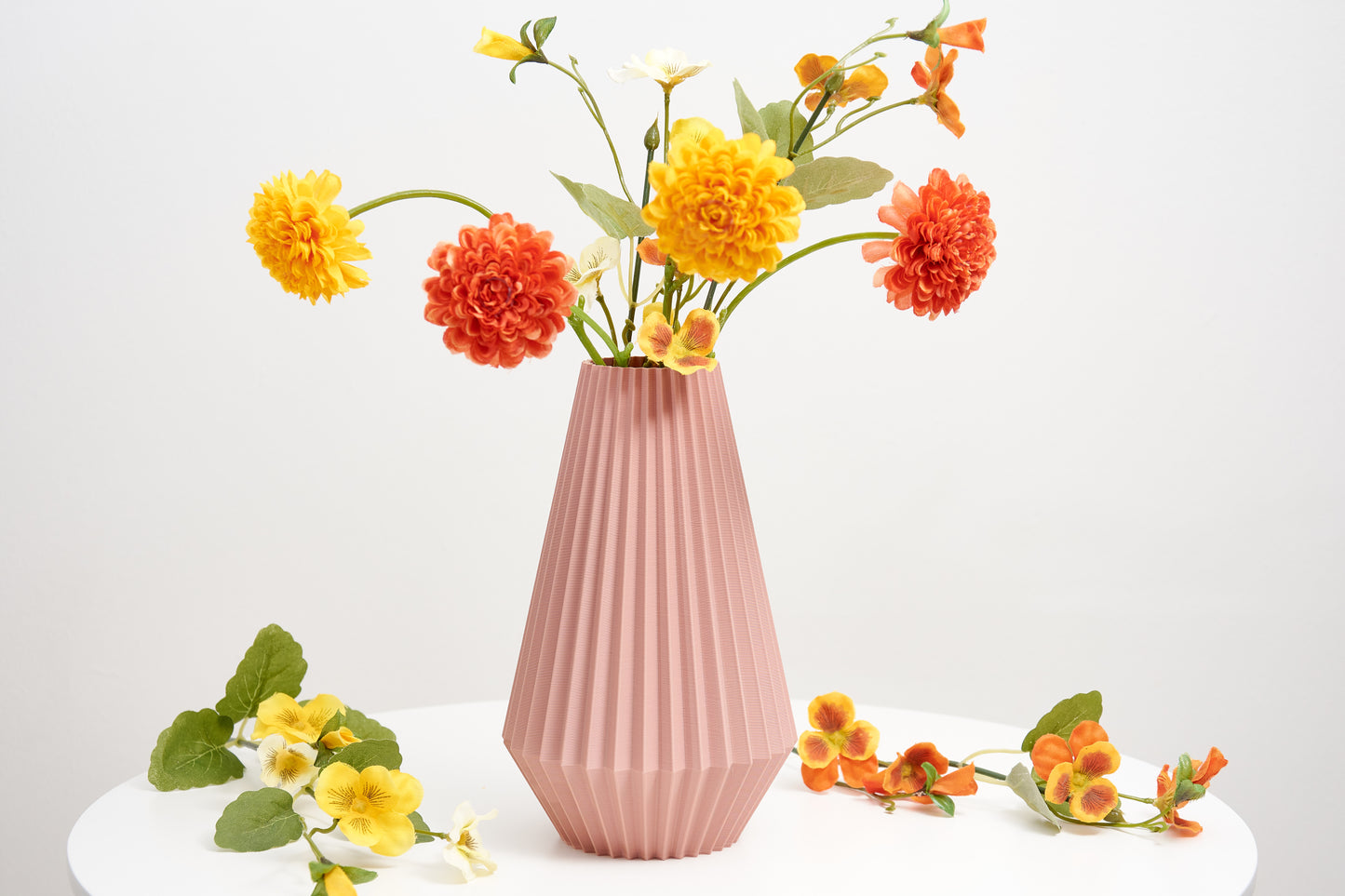Ribbed decorative vase Perfect for dried flower arrangement Modern shelf ornament Original gift for plant lover Living room decoration