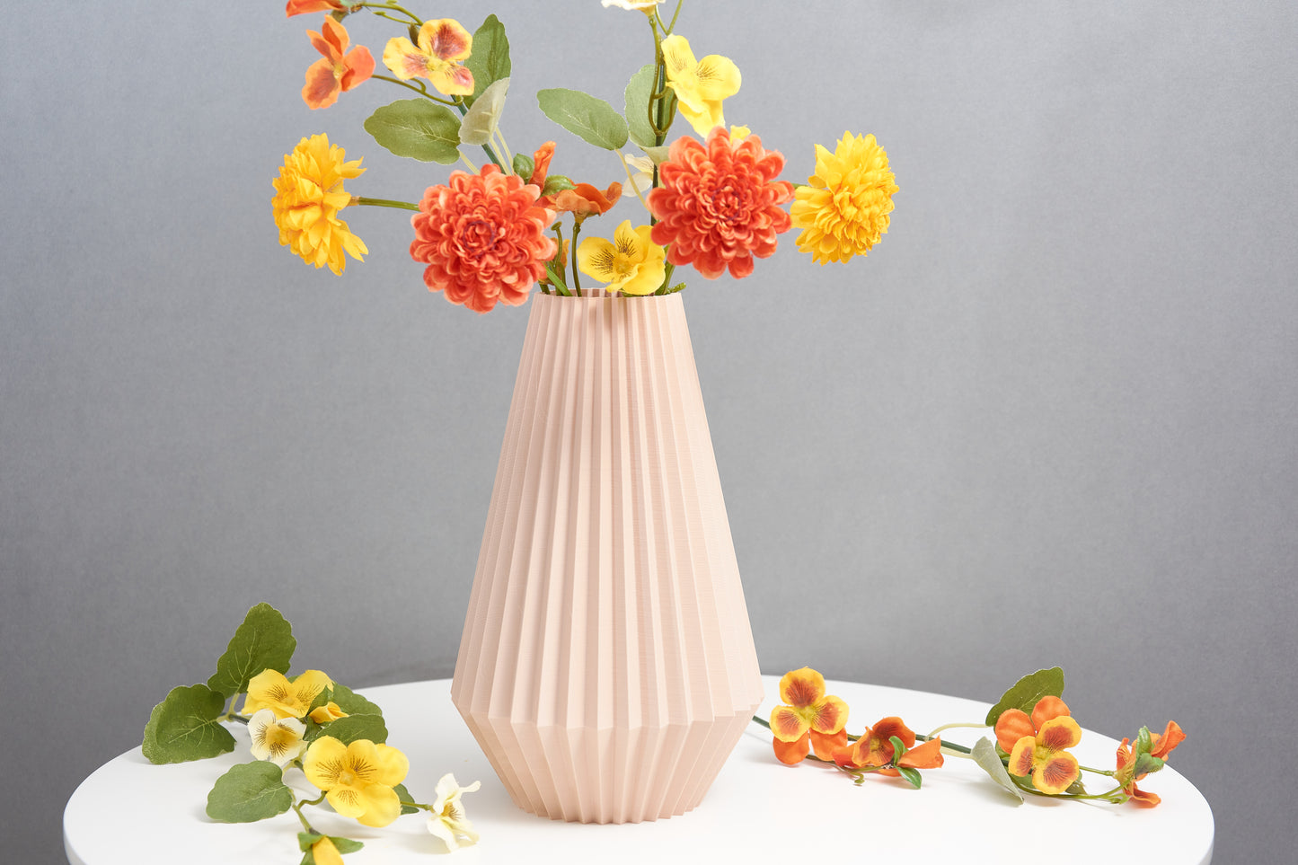 Ribbed decorative vase Perfect for dried flower arrangement Modern shelf ornament Original gift for plant lover Living room decoration