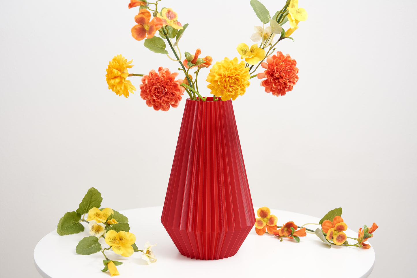 Ribbed decorative vase Perfect for dried flower arrangement Modern shelf ornament Original gift for plant lover Living room decoration