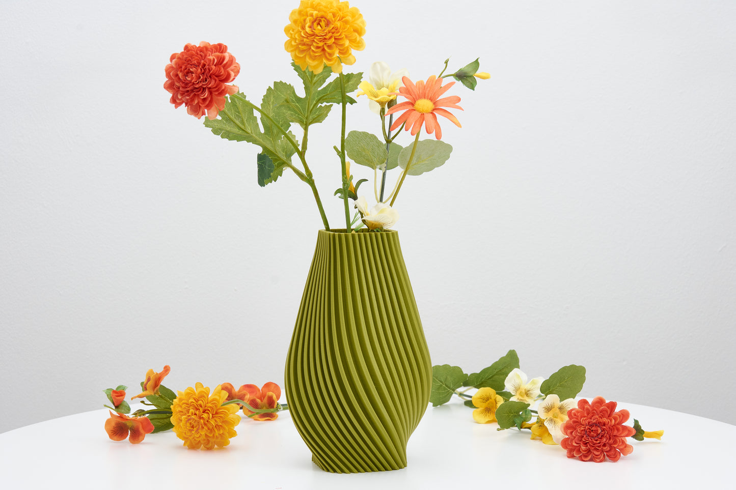 Trendy decorative vase Unique shelf ornament Perfect for dried and artificial flower arrangement Original home decor Gift for flower lovers