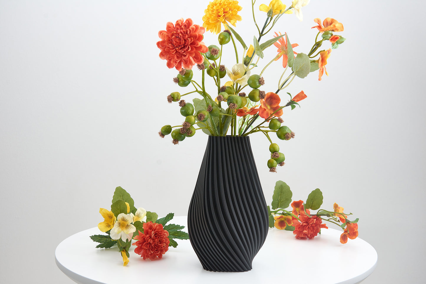 Trendy decorative vase Unique shelf ornament Perfect for dried and artificial flower arrangement Original home decor Gift for flower lovers